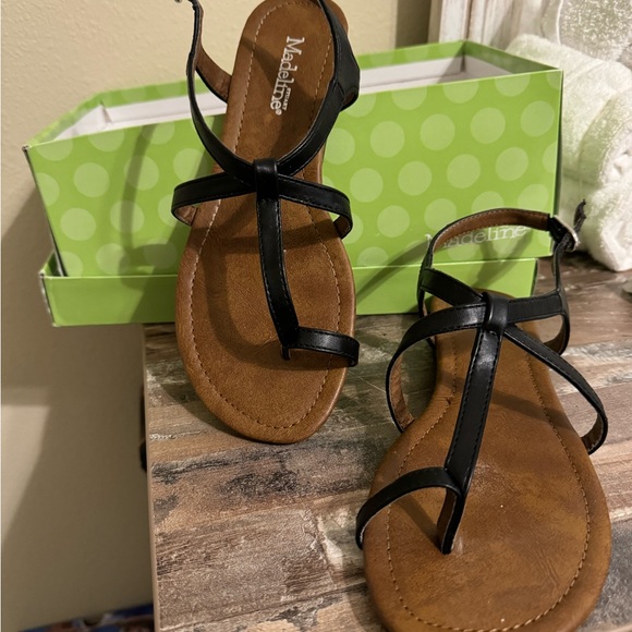 Madeline Stuart Sadie sandals. Size 6 M in black. Never worn. - Picture 2 of 4